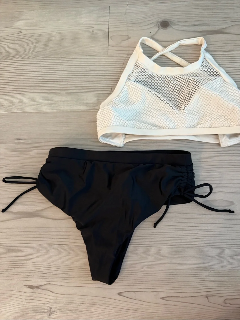 Bag of bikinis & swimsuits - Picture 8 of 9